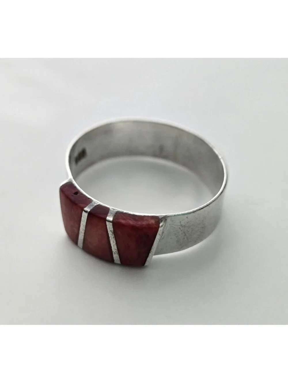 Vintage Sterling Silver Red Spiny Oyster Shell Channel Inlay Ring Size 7.75
